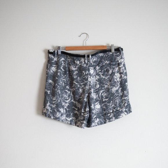 H&M | GREY FLORAL PRINTED DRESS SHORTS - Picture 2 of 5